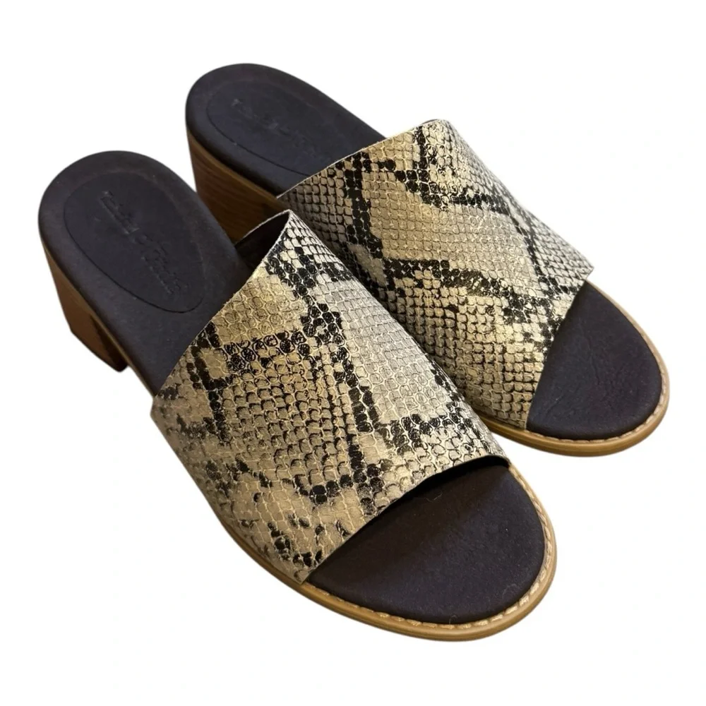 Timberland Women’s Snake Print Block Heel Sandal Sz 6.5 Lug Sole Comfort